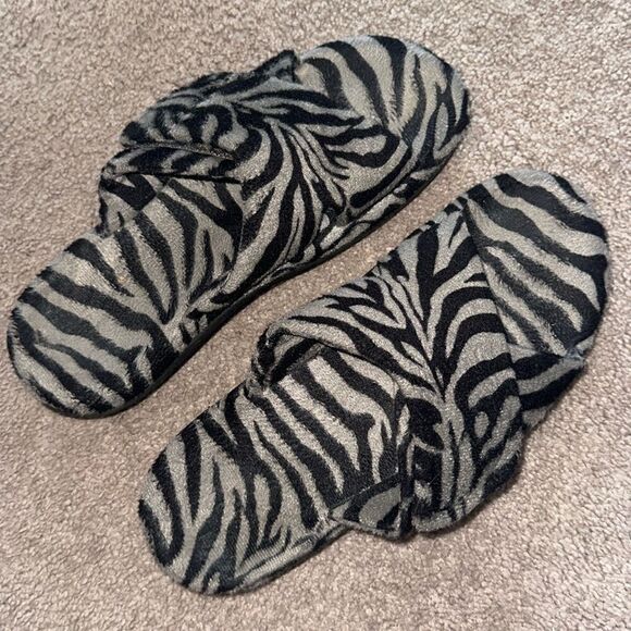Orthaheel Relax Zebra Sandals! - Picture 2 of 8